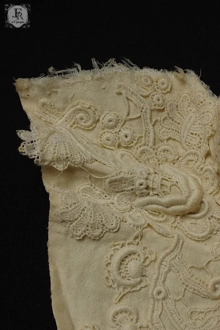 アンティークレース　dentelle ancienne 襟2つ .FR a l'epoque