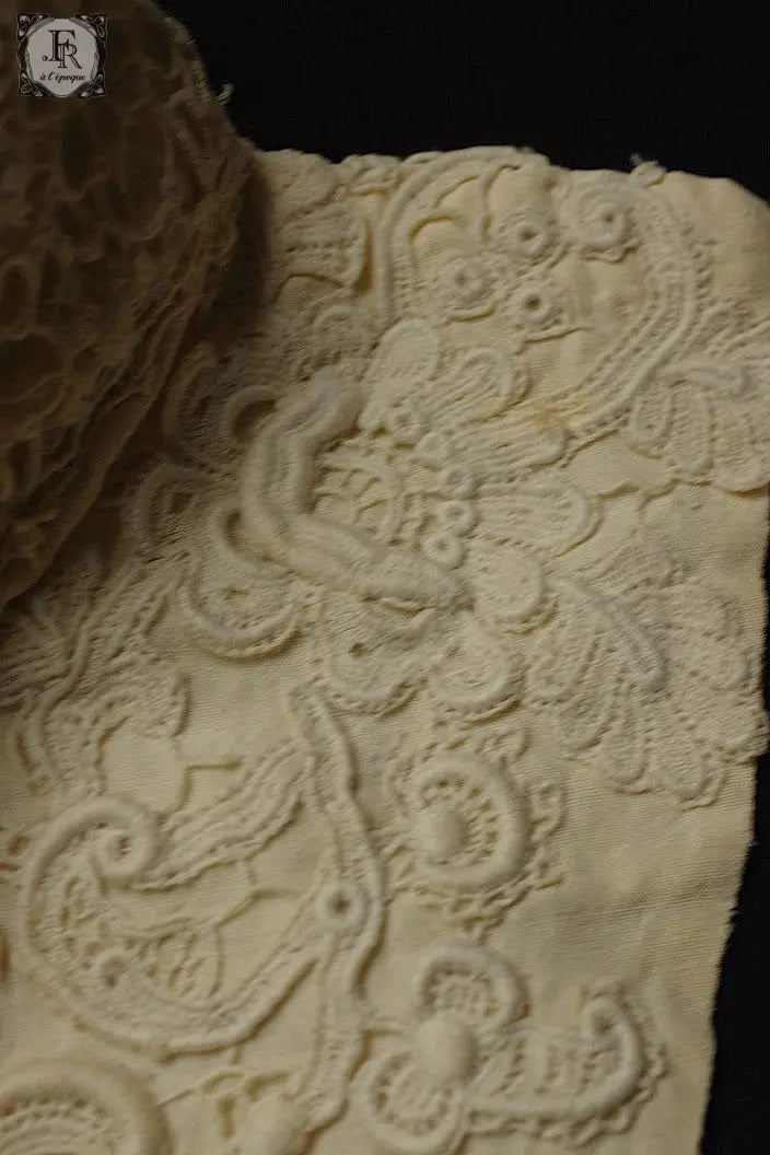 アンティークレース　dentelle ancienne 襟2つ .FR a l'epoque