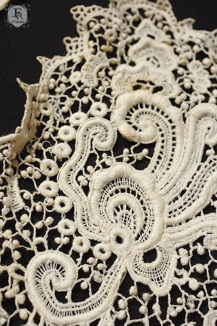 アンティークレース　dentelle ancienne 襟2つ .FR a l'epoque