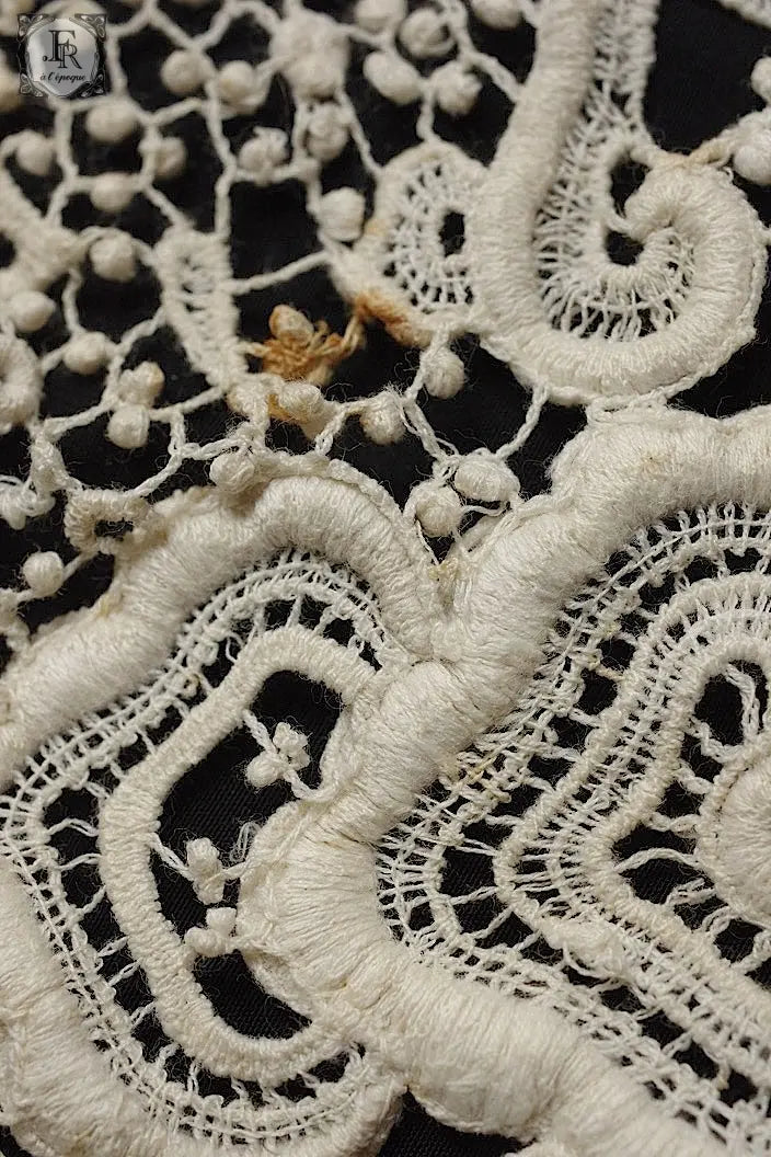 アンティークレース　dentelle ancienne 襟2つ .FR a l'epoque