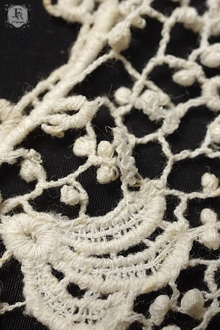 アンティークレース　dentelle ancienne 襟2つ .FR a l'epoque