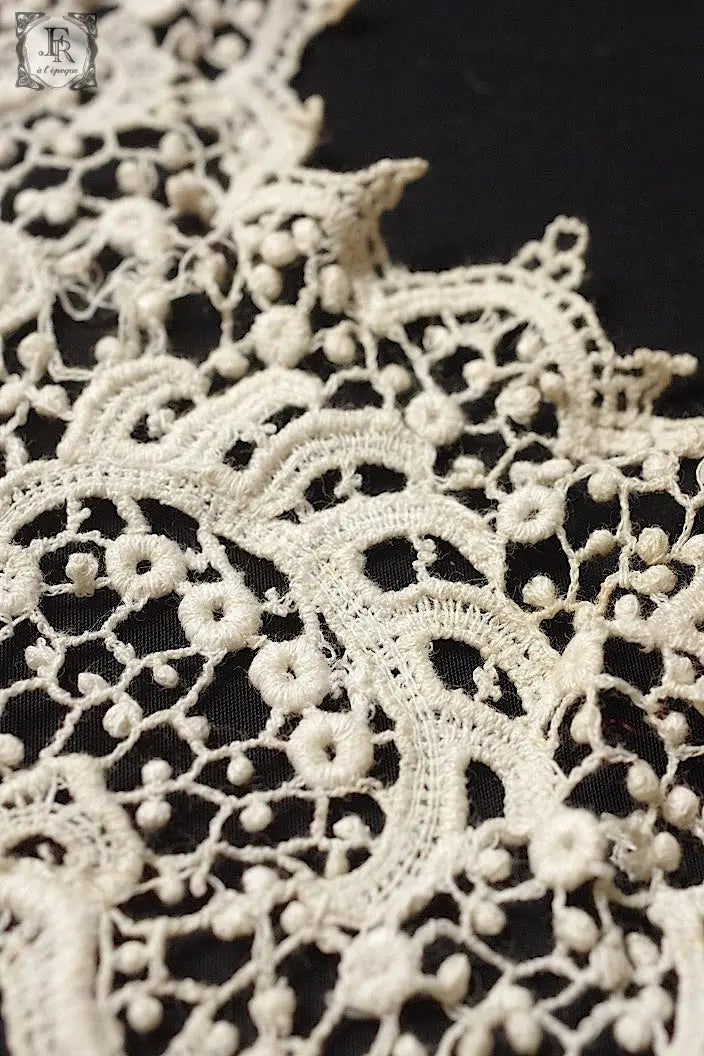 アンティークレース　dentelle ancienne 襟2つ .FR a l'epoque