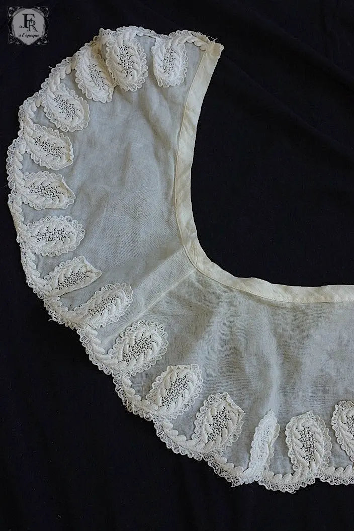 アンティークレース　dentelle ancienne 襟2つ .FR a l'epoque