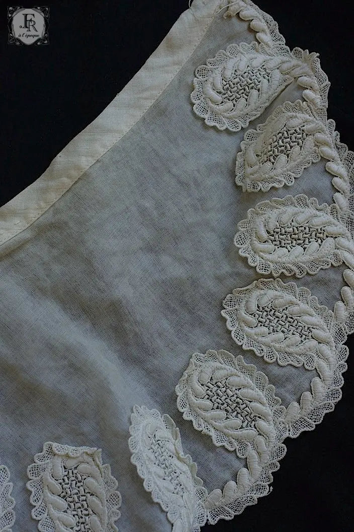 アンティークレース　dentelle ancienne 襟2つ .FR a l'epoque
