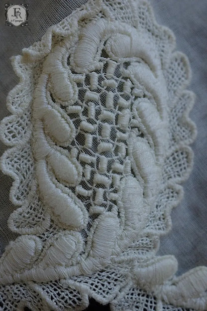 アンティークレース　dentelle ancienne 襟2つ .FR a l'epoque