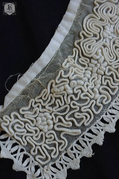 アンティークレース　dentelle ancienne 襟2つ .FR a l'epoque