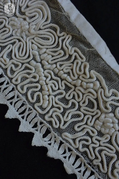 アンティークレース　dentelle ancienne 襟2つ .FR a l'epoque