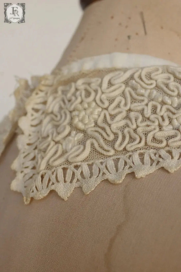 アンティークレース　dentelle ancienne 襟2つ .FR a l'epoque