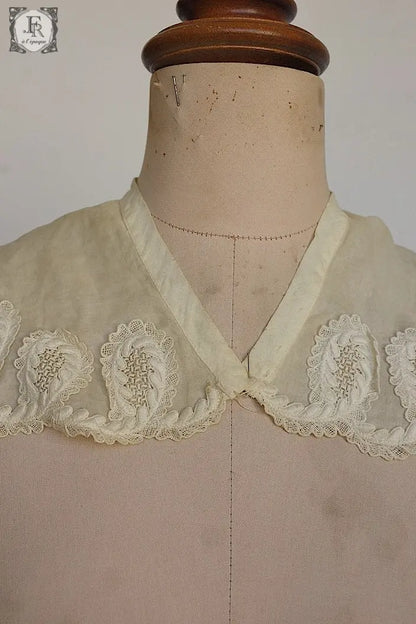 アンティークレース　dentelle ancienne 襟2つ .FR a l'epoque