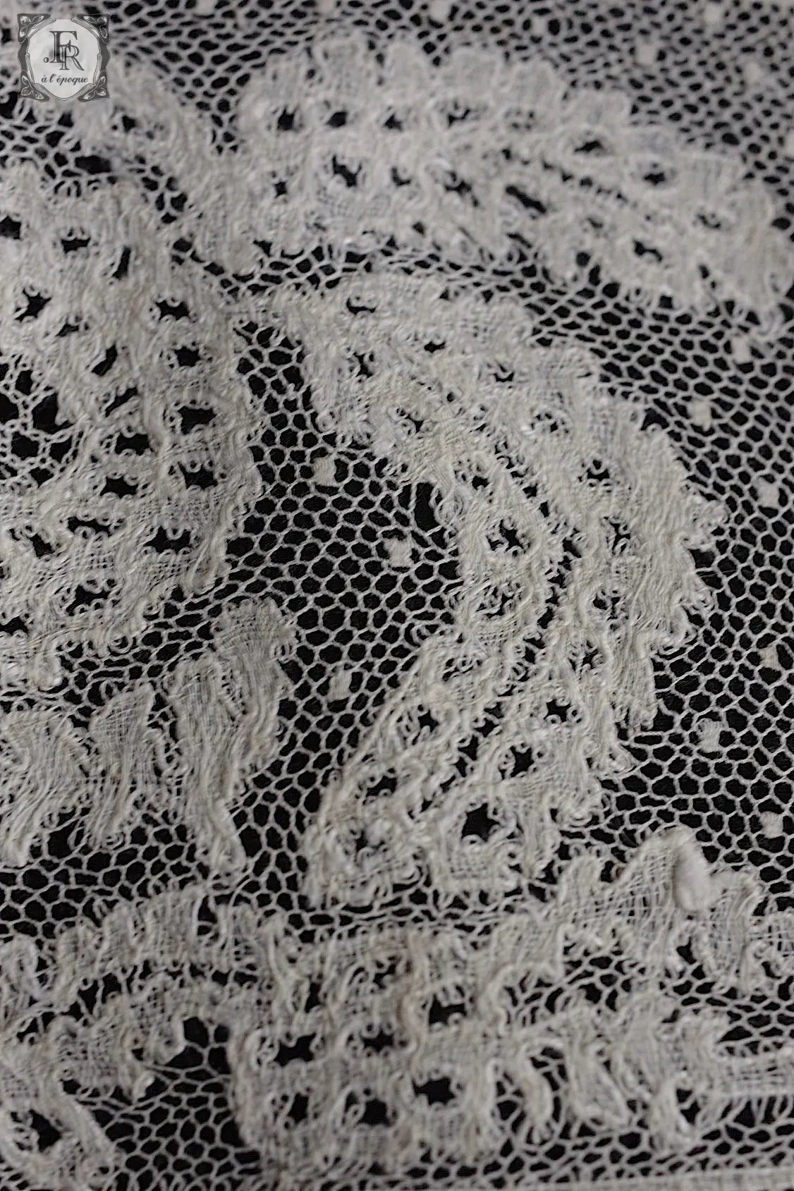 アンティークレース　dentelle ancienne antique lace  66cm 104cm 76cm .FR a l'epoque