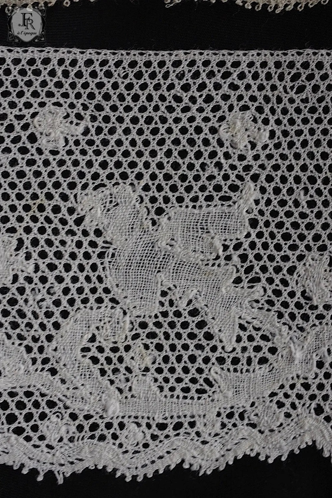 アンティークレース　dentelle ancienne antique lace  66cm 104cm 76cm .FR a l'epoque