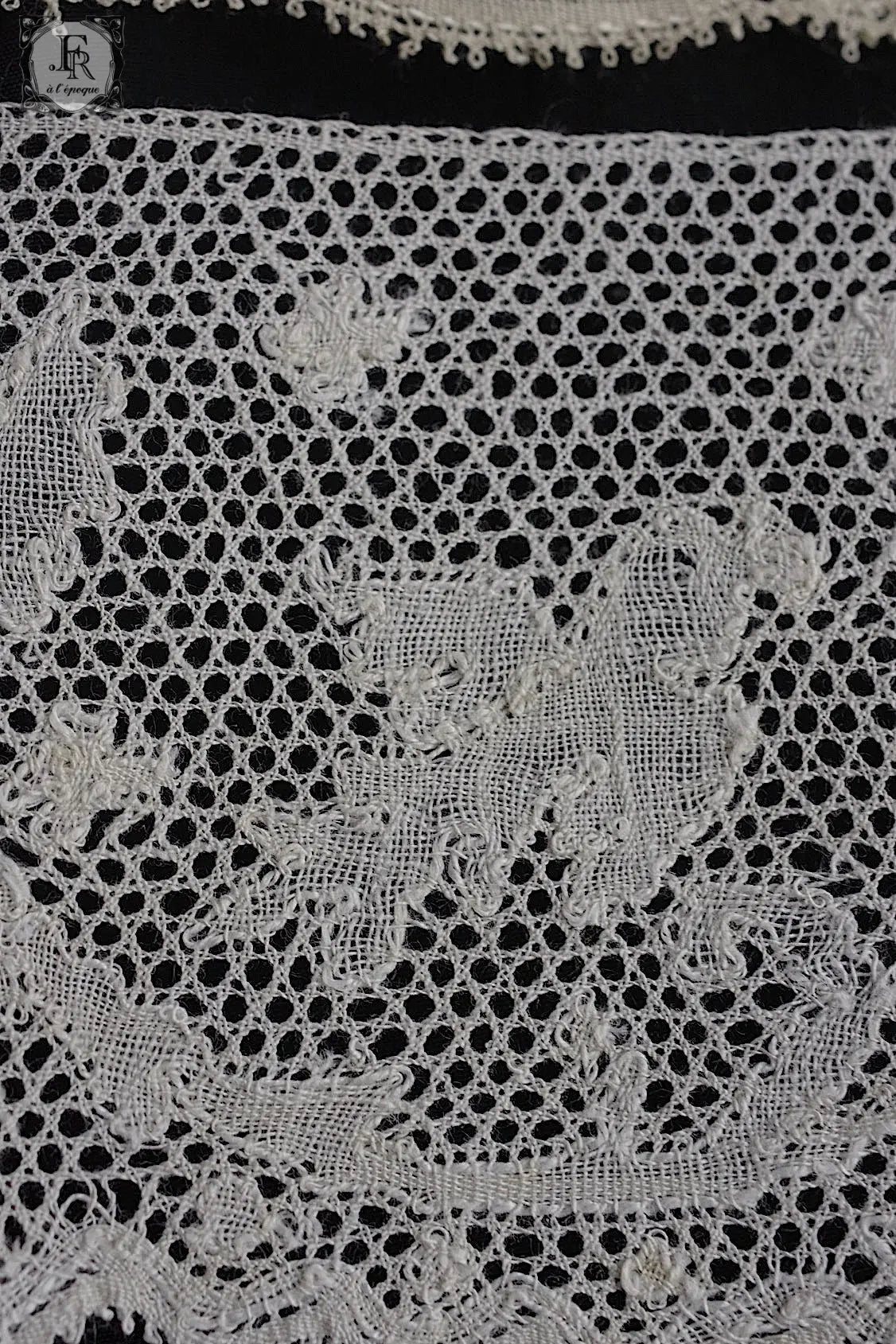 アンティークレース　dentelle ancienne antique lace  66cm 104cm 76cm .FR a l'epoque