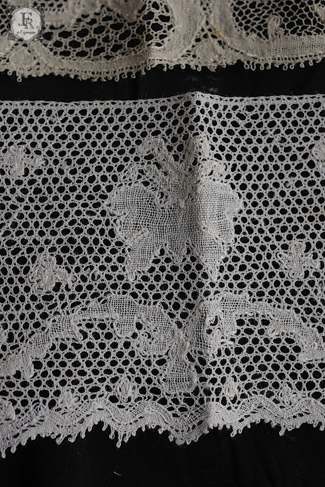 アンティークレース　dentelle ancienne antique lace  66cm 104cm 76cm .FR a l'epoque