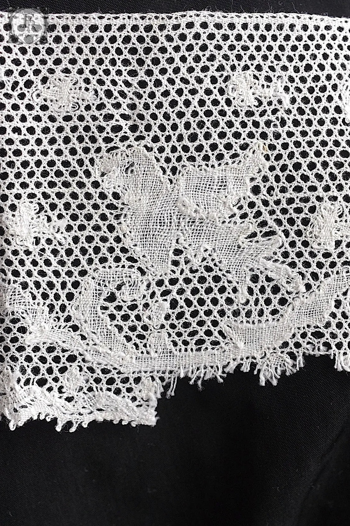 アンティークレース　dentelle ancienne antique lace  66cm 104cm 76cm .FR a l'epoque