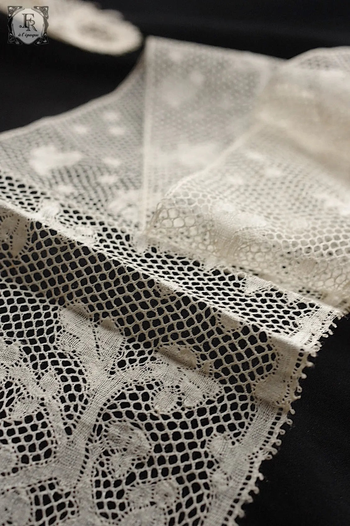 アンティークレース　dentelle ancienne antique lace  71cm 205cm .FR a l'epoque