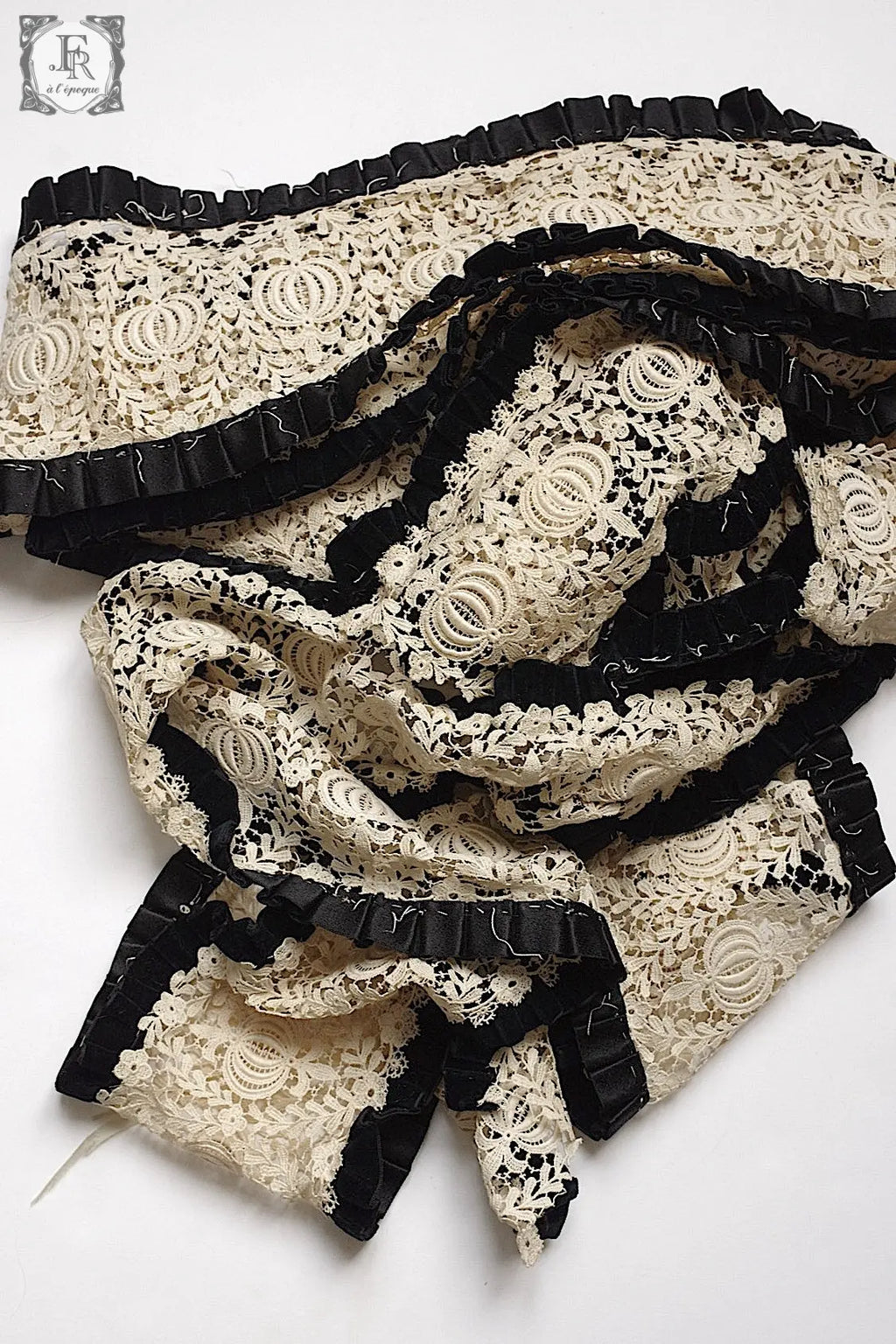 アンティークレース　dentelle ancienne antique lace ベルベットプリーツ　素材 .FR a l'epoque