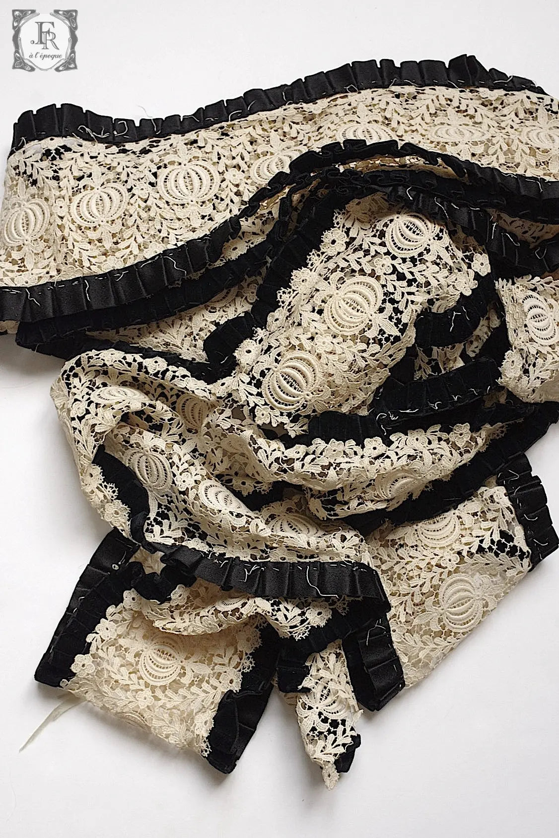 アンティークレース　dentelle ancienne antique lace ベルベットプリーツ　素材 .FR a l'epoque