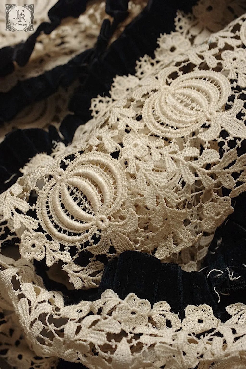 アンティークレース　dentelle ancienne antique lace ベルベットプリーツ　素材 .FR a l'epoque