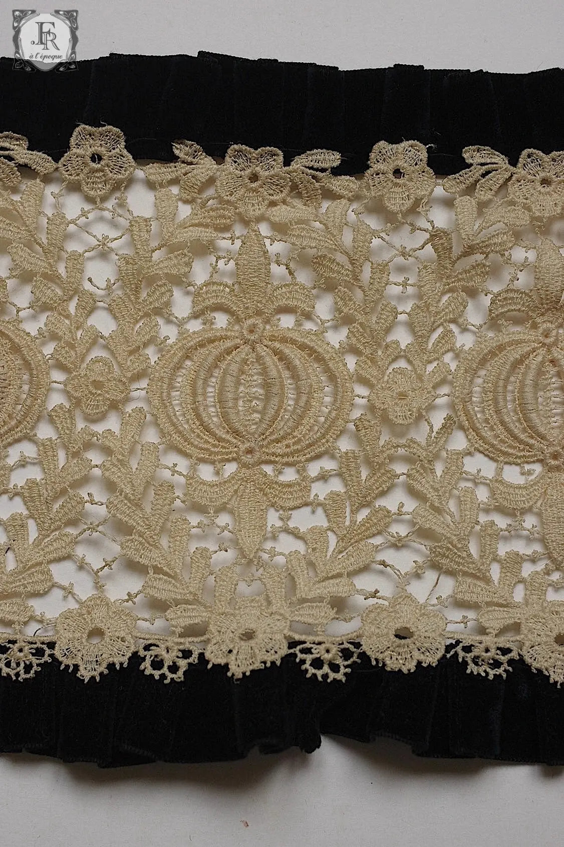 アンティークレース　dentelle ancienne antique lace ベルベットプリーツ　素材 .FR a l'epoque
