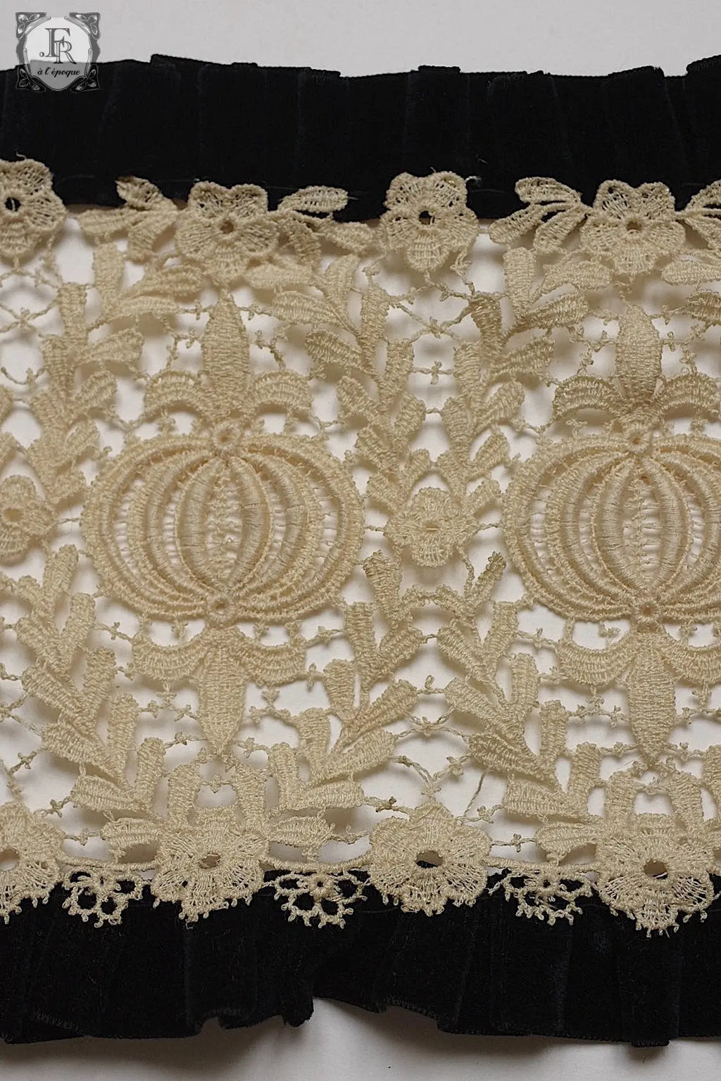 アンティークレース　dentelle ancienne antique lace ベルベットプリーツ　素材 .FR a l'epoque