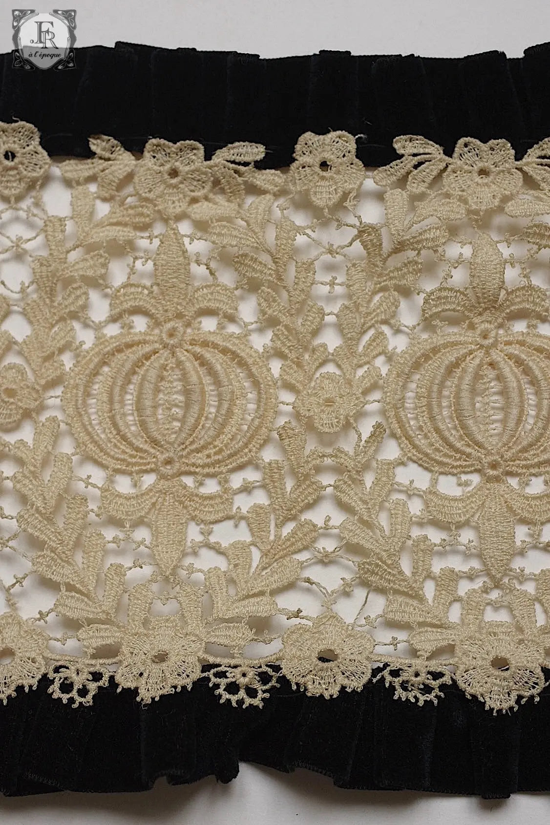 アンティークレース　dentelle ancienne antique lace ベルベットプリーツ　素材 .FR a l'epoque