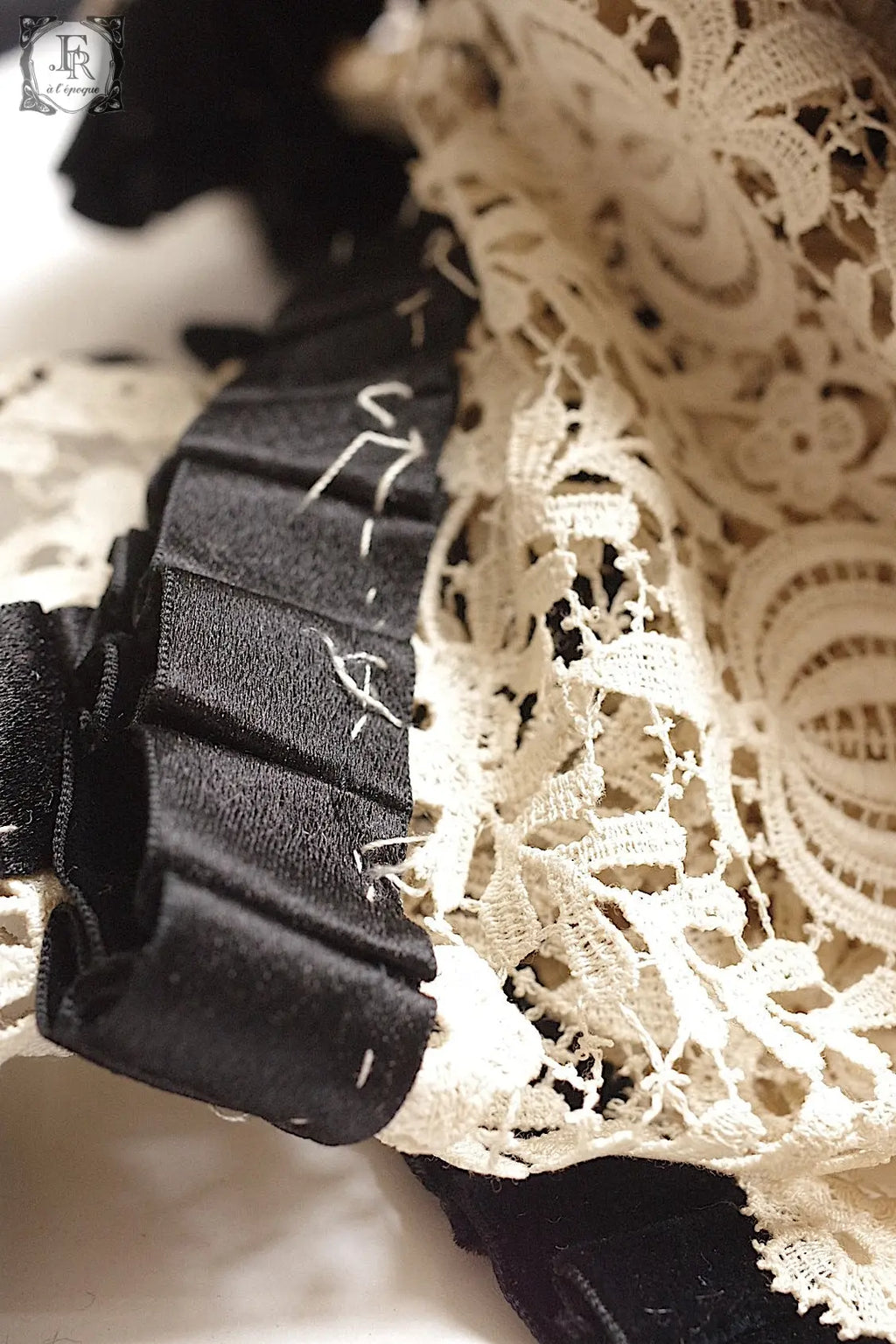 アンティークレース　dentelle ancienne antique lace ベルベットプリーツ　素材 .FR a l'epoque