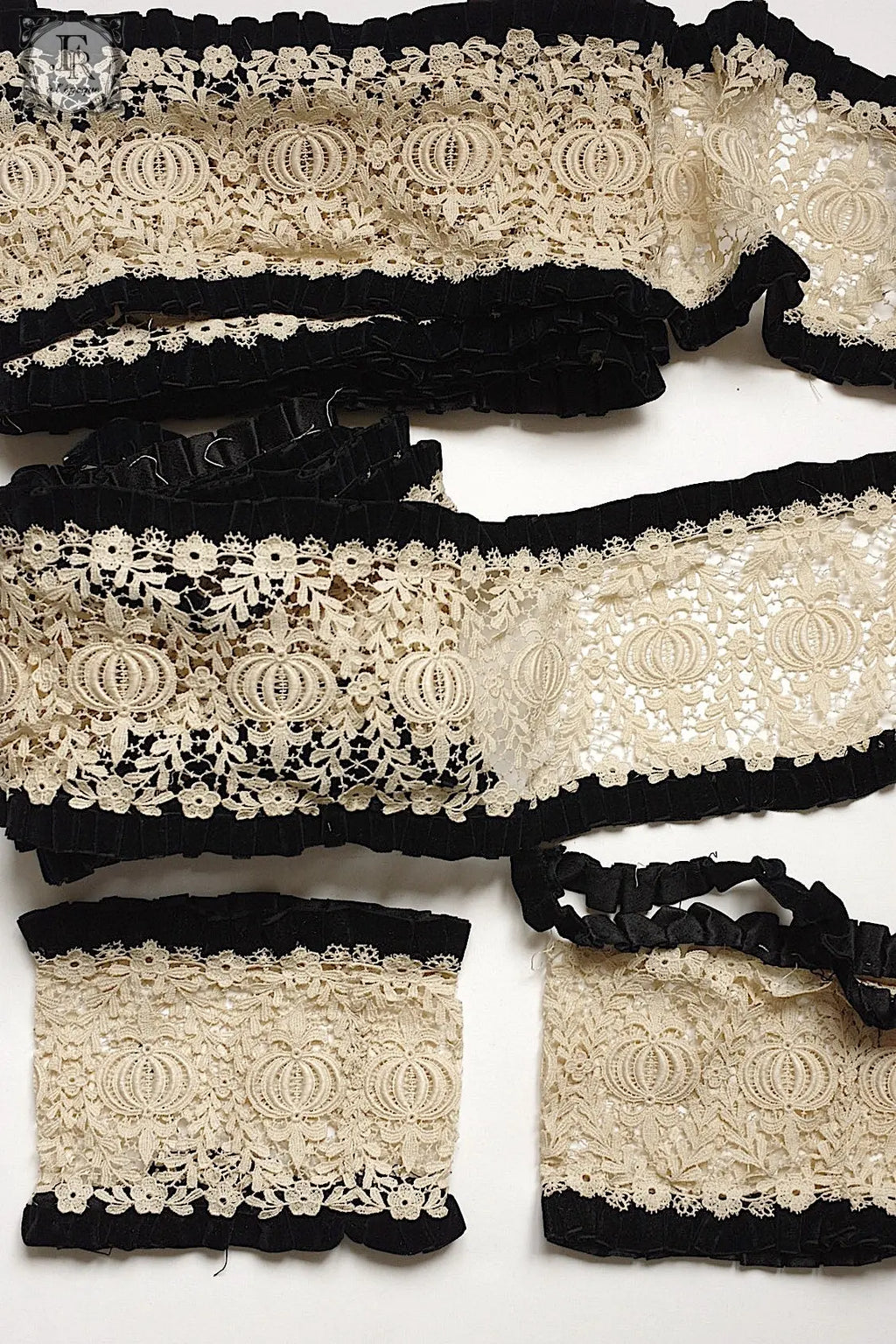 アンティークレース　dentelle ancienne antique lace ベルベットプリーツ　素材 .FR a l'epoque