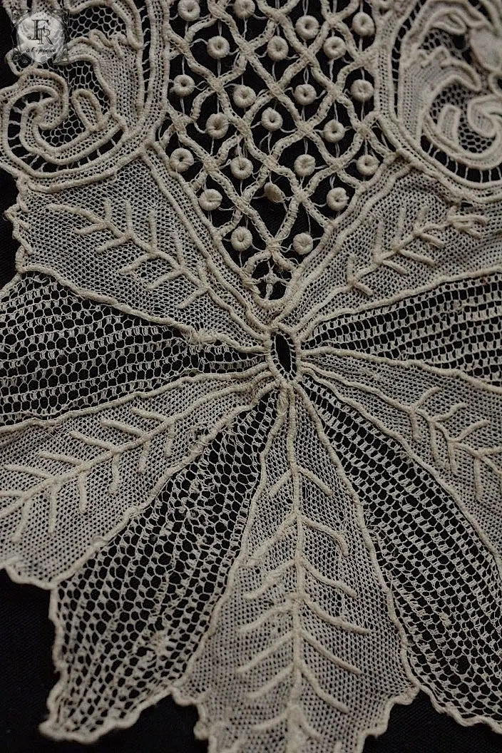 アンティークレース　dentelle ancienne　小さな襟など .FR a l'epoque