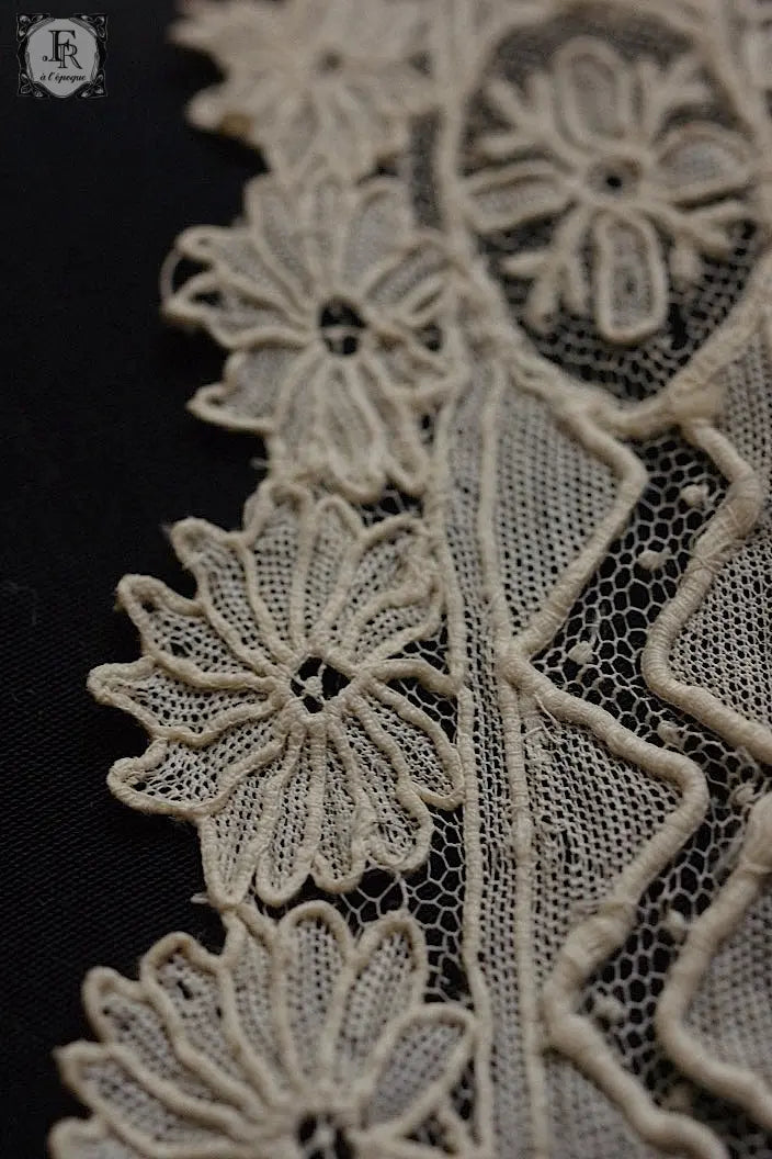 アンティークレース　dentelle ancienne　小さな襟など .FR a l'epoque