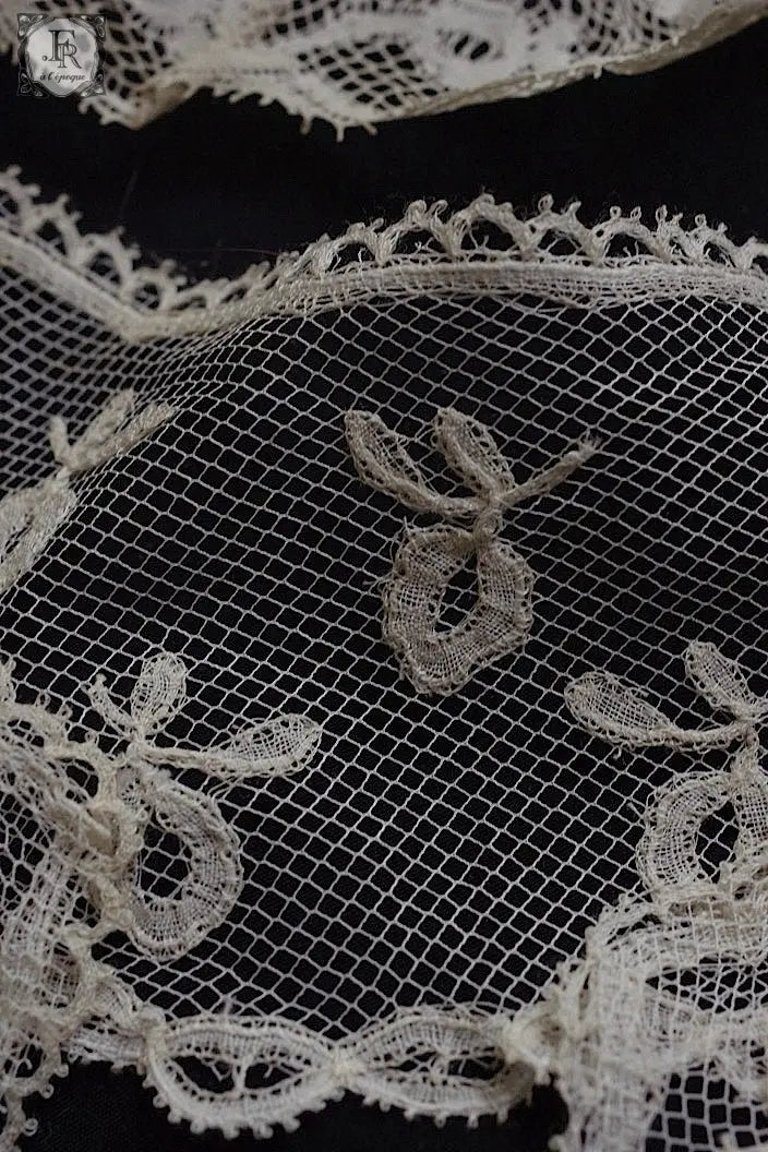 アンティークレース　dentelle ancienne　小さな襟など .FR a l'epoque