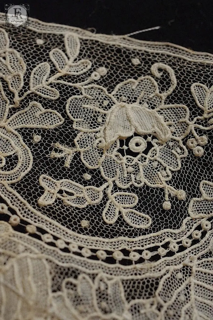アンティークレース　dentelle ancienne　小さな襟など .FR a l'epoque