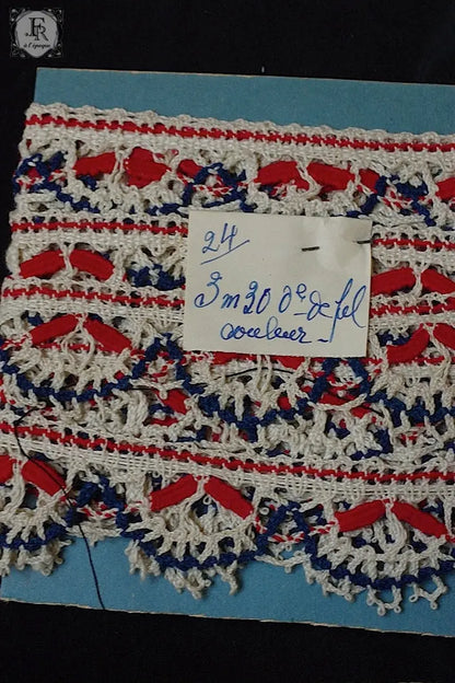 アンティークレース　dentelle ancienne　箱＋レース４種 .FR a l'epoque