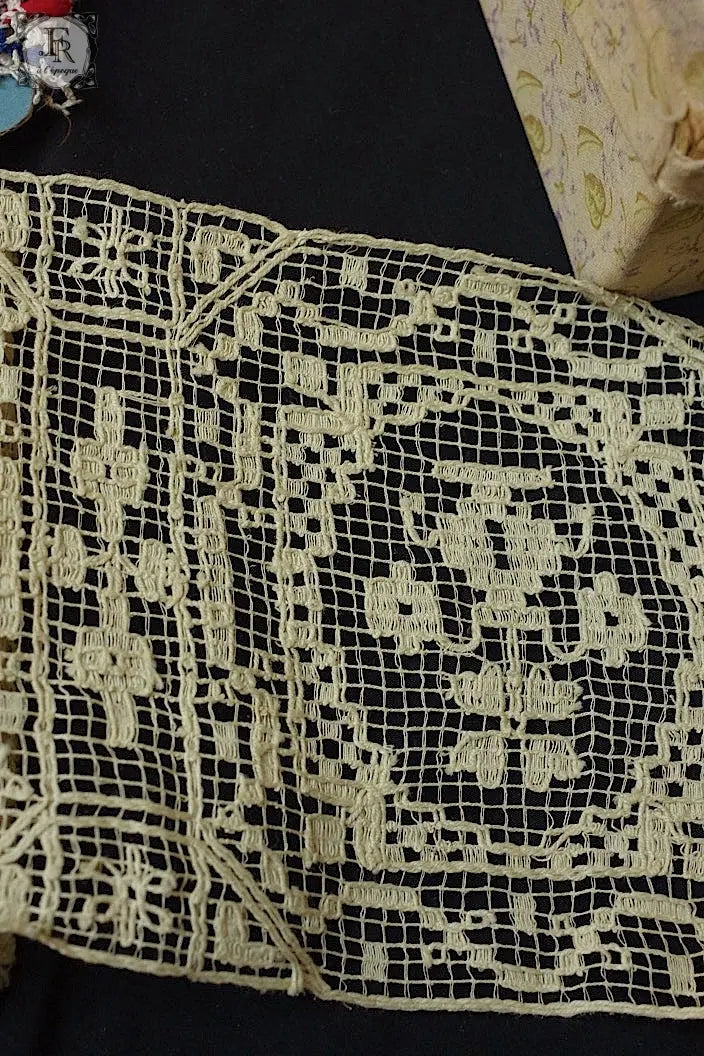 アンティークレース　dentelle ancienne　箱＋レース４種 .FR a l'epoque