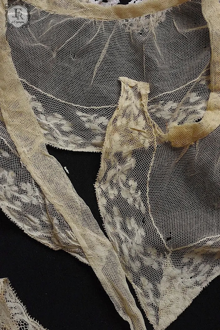 アンティークレース　dentelle ancienne　小さな襟4つ .FR a l'epoque