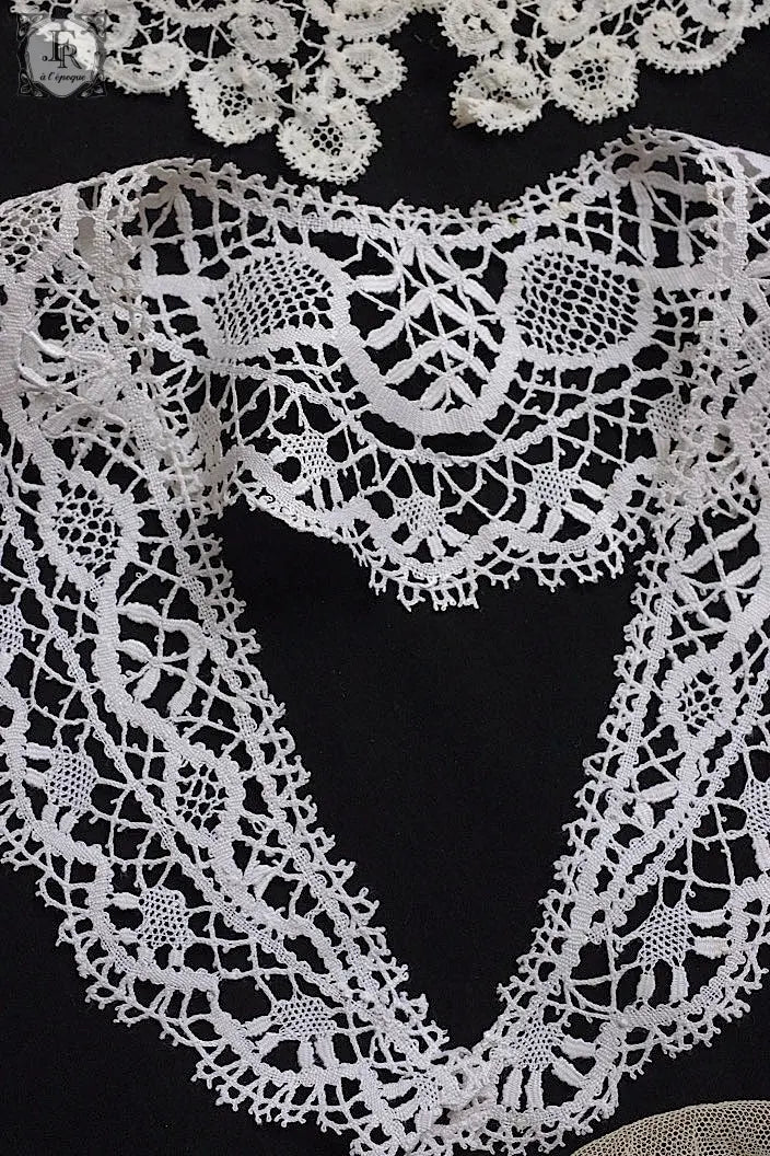 アンティークレース　dentelle ancienne　小さな襟4つ .FR a l'epoque