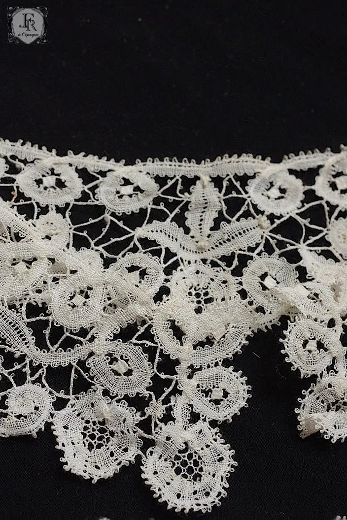 アンティークレース　dentelle ancienne　小さな襟4つ .FR a l'epoque
