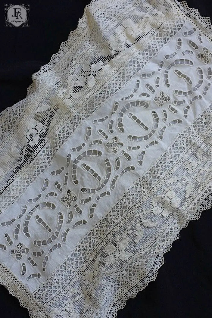 アンティークレース　dentelle ancinne カバー2つ .FR a l'epoque