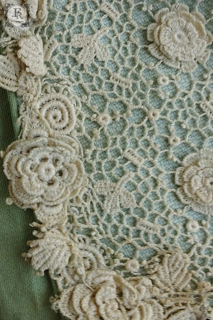 アンティークレース　dentelle ancinne カバー2つ .FR a l'epoque