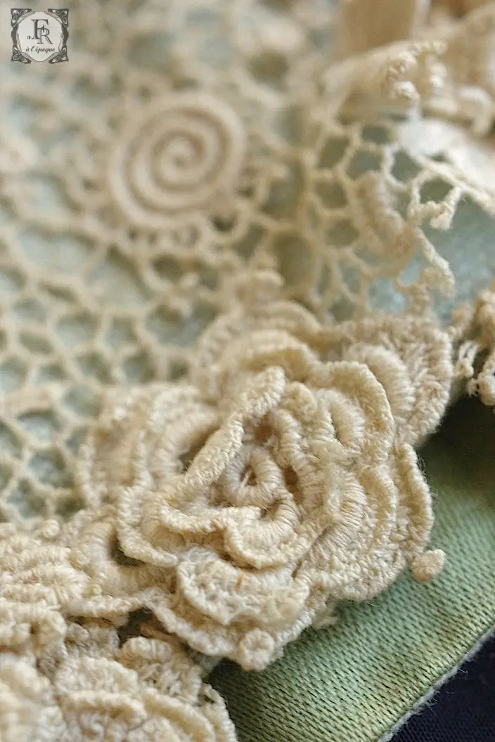 アンティークレース　dentelle ancinne カバー2つ .FR a l'epoque