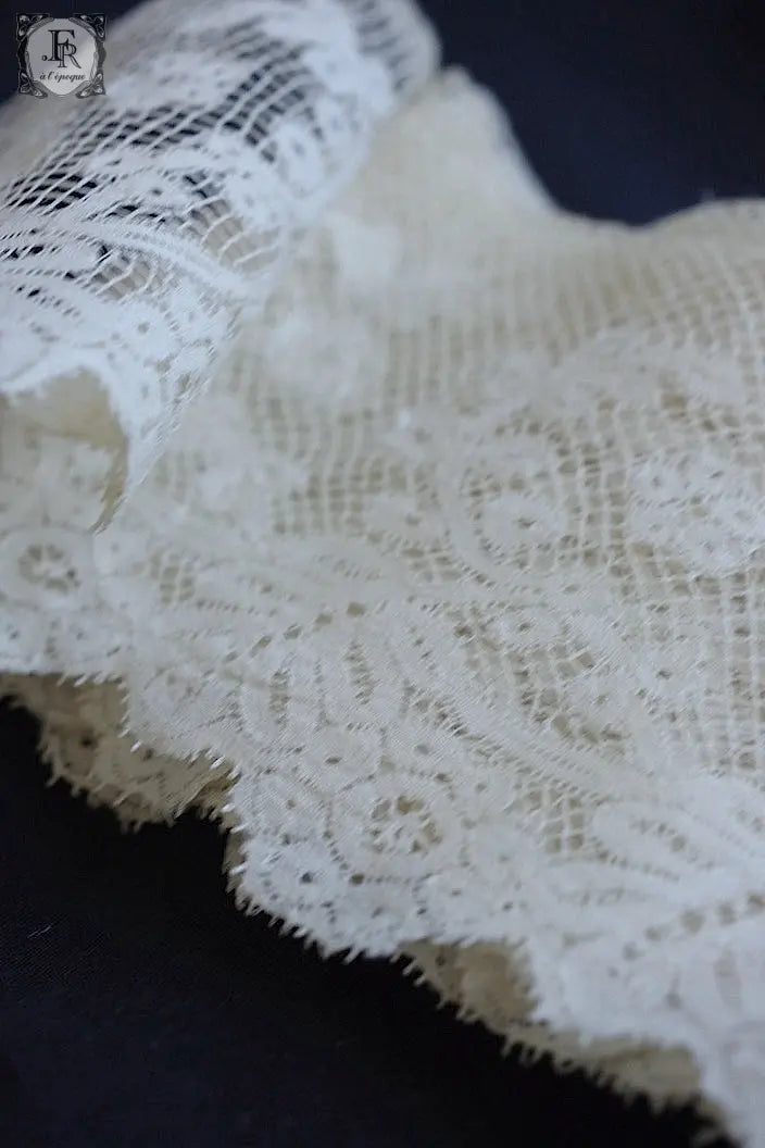 アンティークレース　dentelle ancinne　240cm 385cm .FR a l'epoque