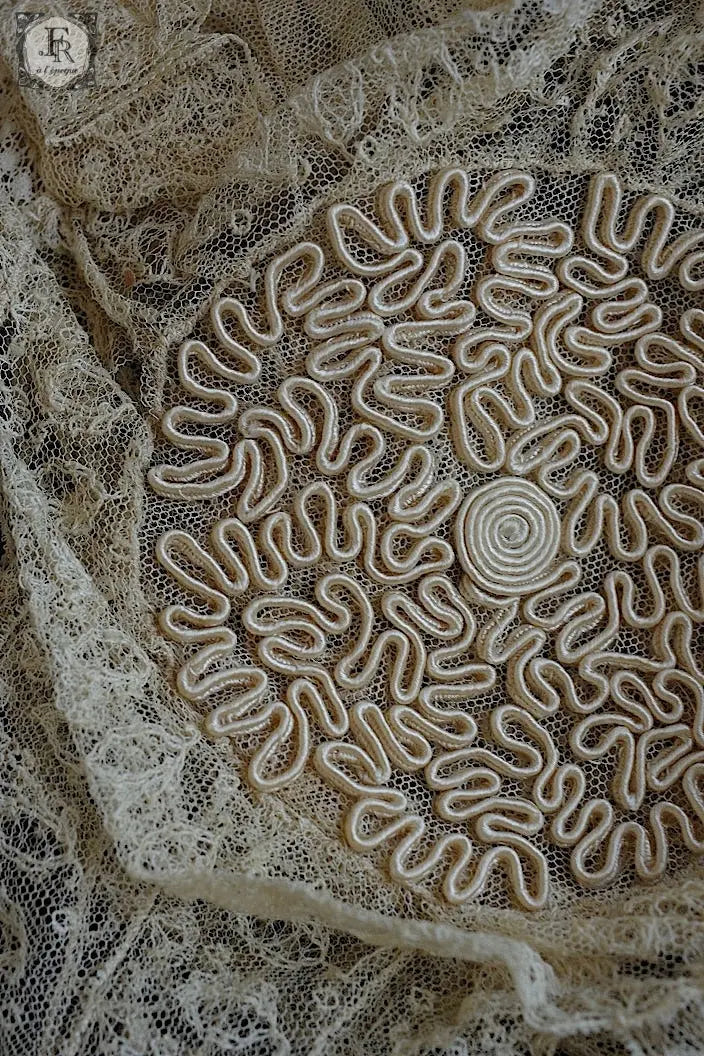 アンティークレース　dentelle ancinne　bonnet .FR a l'epoque