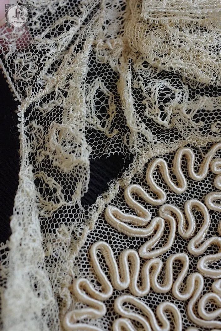 アンティークレース　dentelle ancinne　bonnet .FR a l'epoque