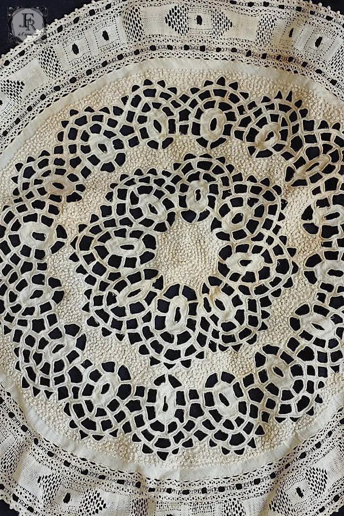 アンティークレース　dentelle ancinne　napprons 1 .FR a l'epoque