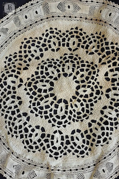 アンティークレース　dentelle ancinne　napprons 1 .FR a l'epoque