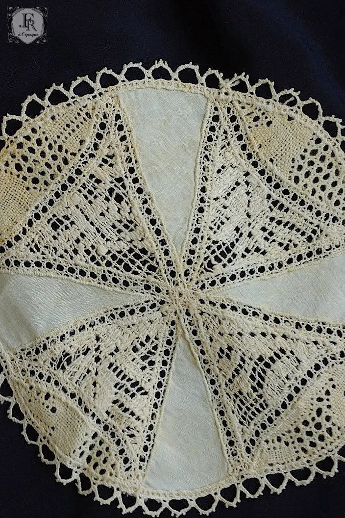 アンティークレース　dentelle ancinne　napprons 1 .FR a l'epoque