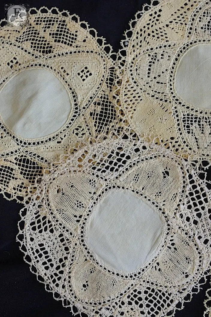 アンティークレース　dentelle ancinne　napprons 1 .FR a l'epoque