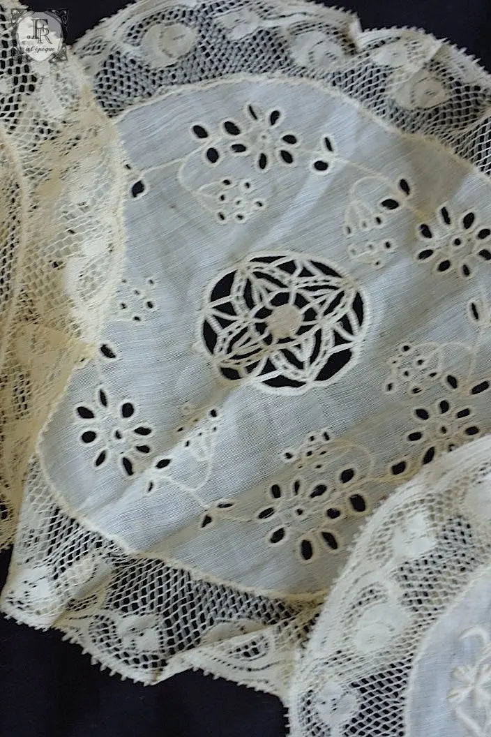 アンティークレース　dentelle ancinne　napprons 2 .FR a l'epoque