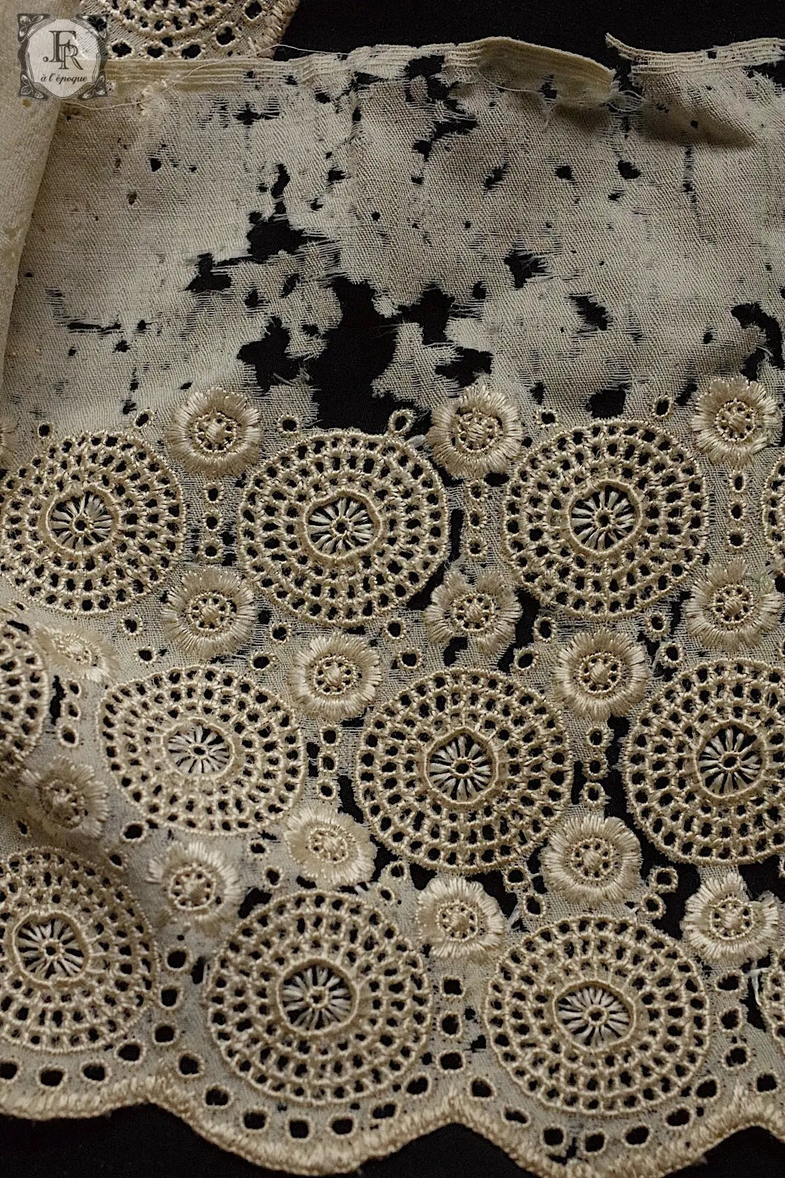 アンティークレース dentelle antique カットワークハギレ .FR a l'epoque