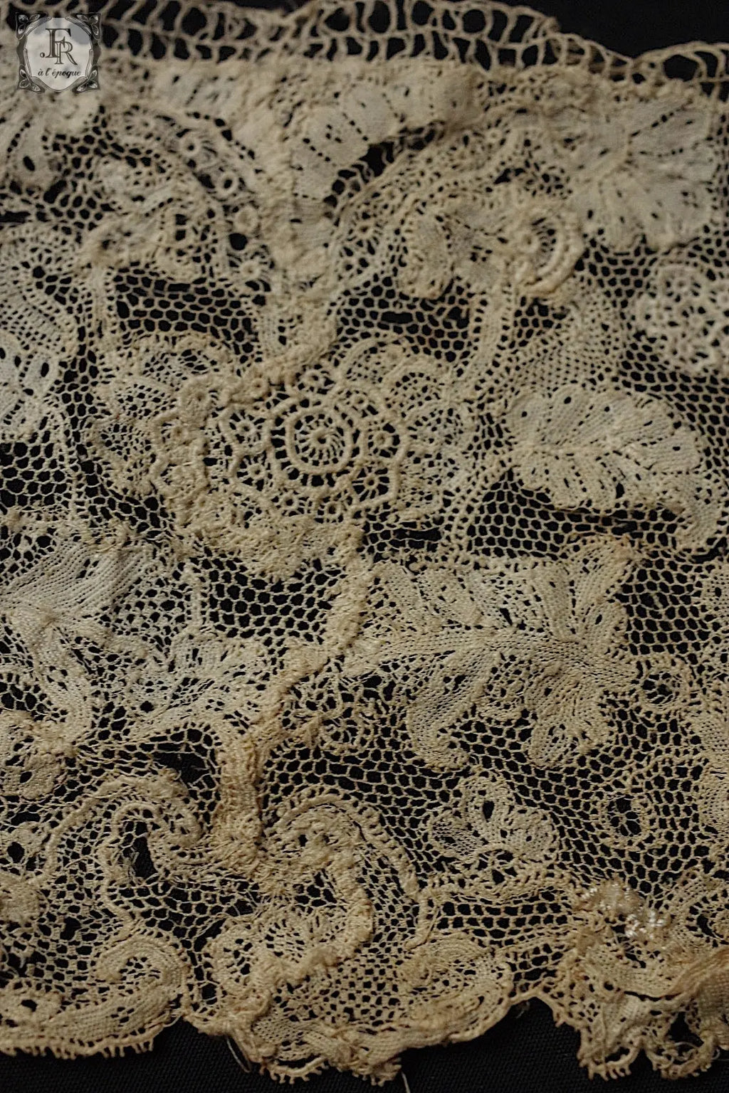 アンティークレース　dentelle antique アルジャンタン　 .FR a l'epoque