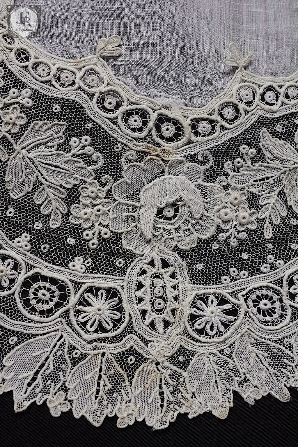 アンティークハンカチ　dentelle antique ブリュクセルレース　ローズポケット .FR a l'epoque